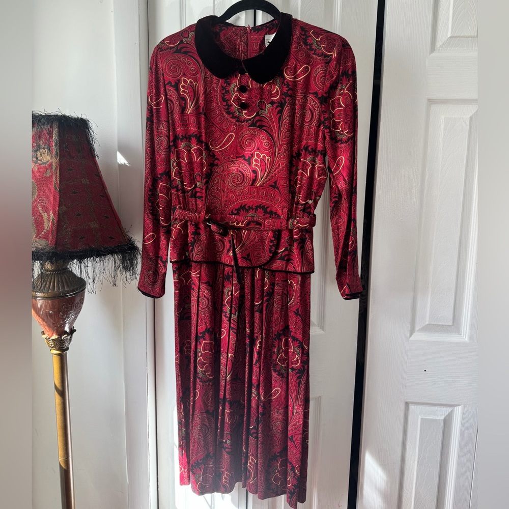 S.L. Petites Red Paisley Long Sleeve Dress with Black Velvet Collar